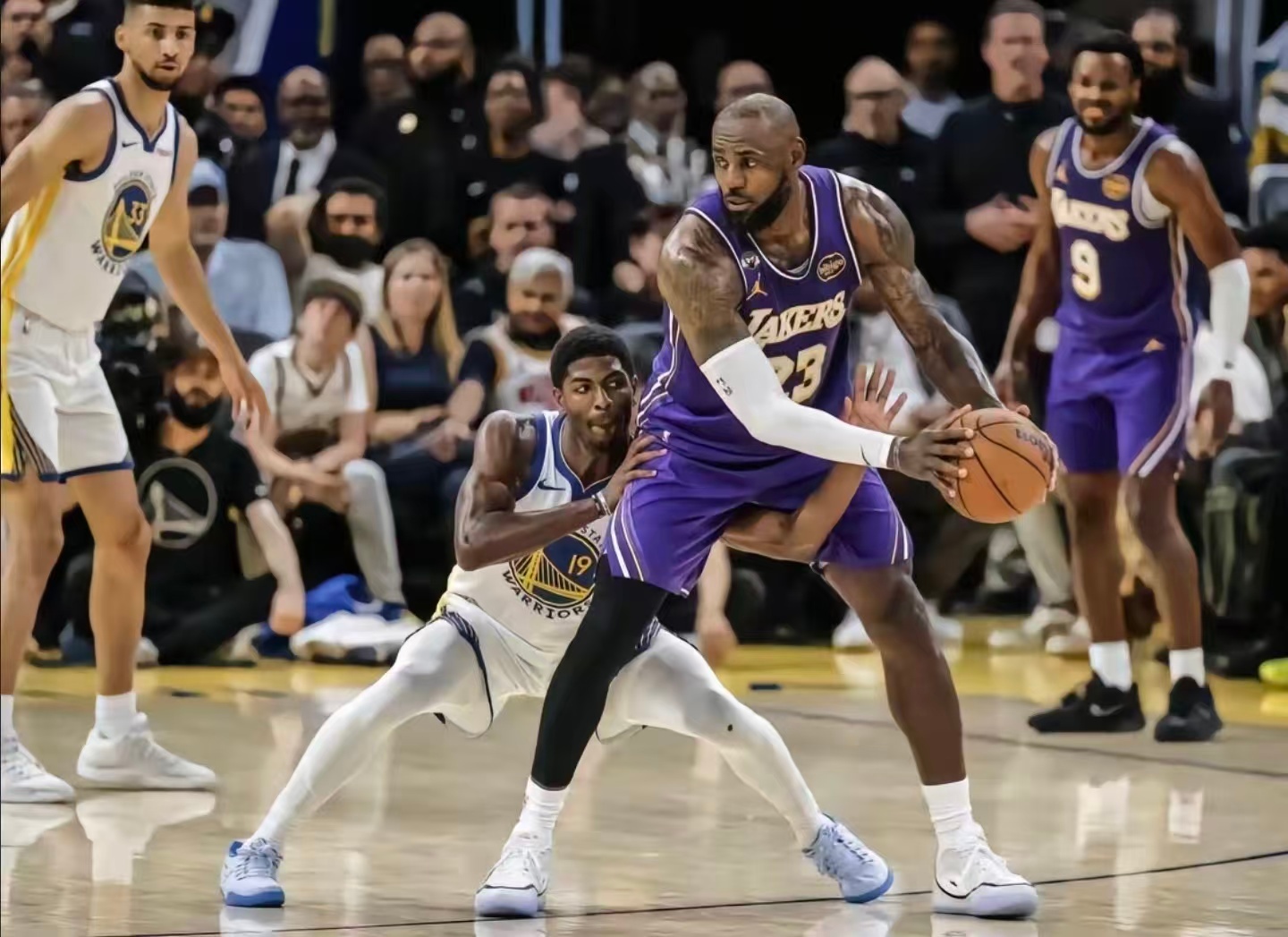 网友神评此图：《掏满膏蟹黄》实在没忍住我笑了詹姆斯洛杉矶湖人