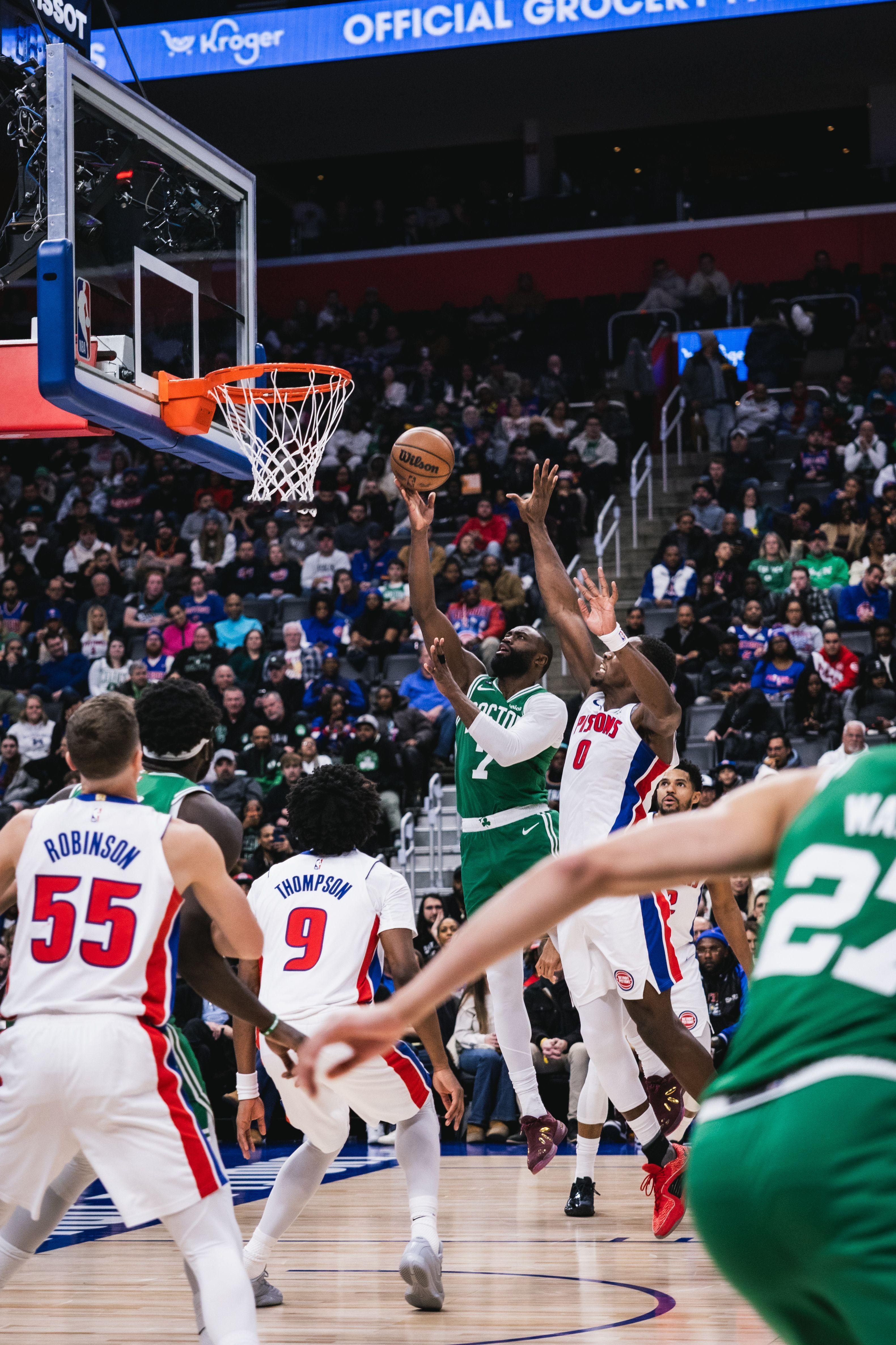 强势！布朗强杀内线打进！46-49波士顿凯尔特人 ｜DifferentHere 