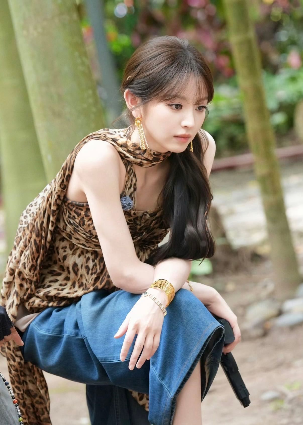 王安宇拍田曦薇后背王安宇拍后背安慰田曦薇 感性的小田遇到会照顾人的老王，这画面太