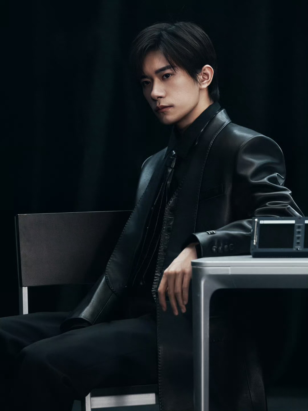 易烊千玺emoji预告易烊千玺新惊喜 OMG!易烊千玺emoji预告，工作室预告