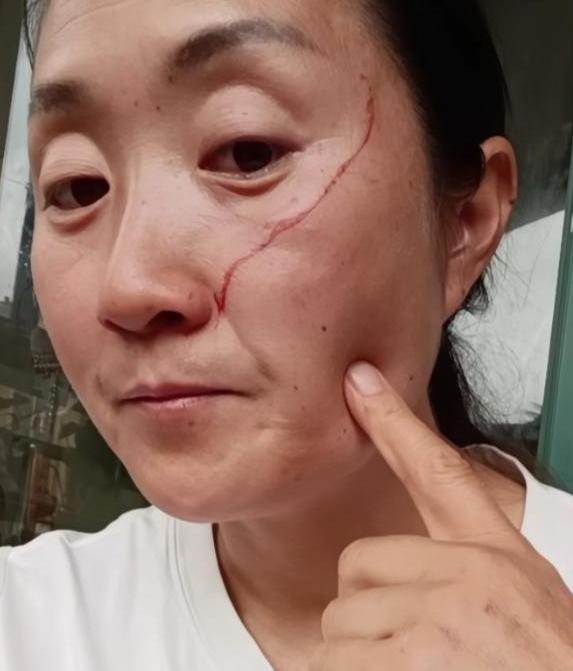 一年半陪读为何换不来一句体谅？湖南一46岁的妈妈陪女儿高三一年半，高考刚结束，却