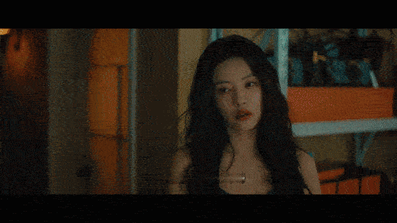 这和九重紫的叶祖新两模两样 我真的被叶祖新的反差感震惊到了！《九重紫》里的太子温