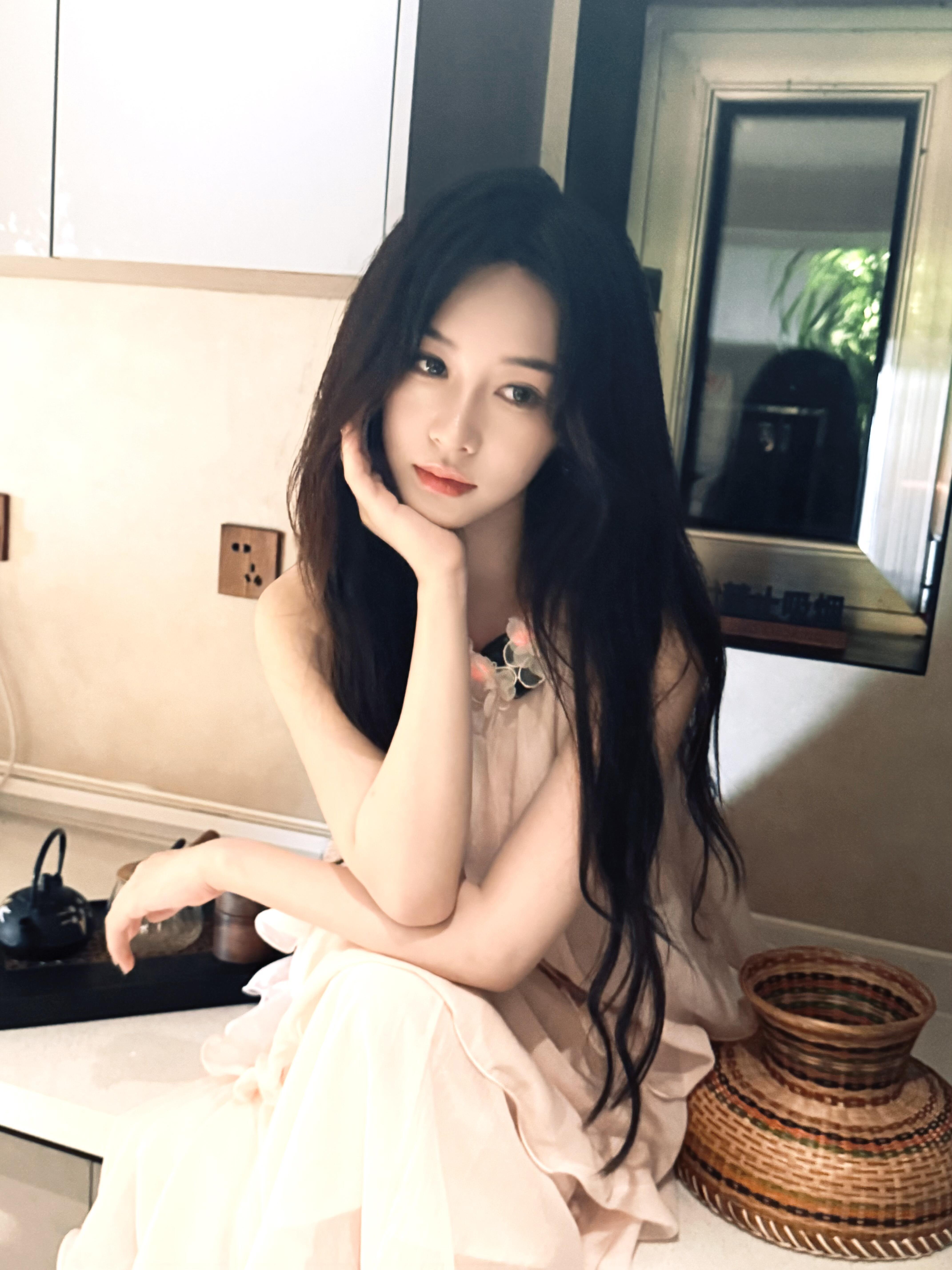 不对。是女儿 