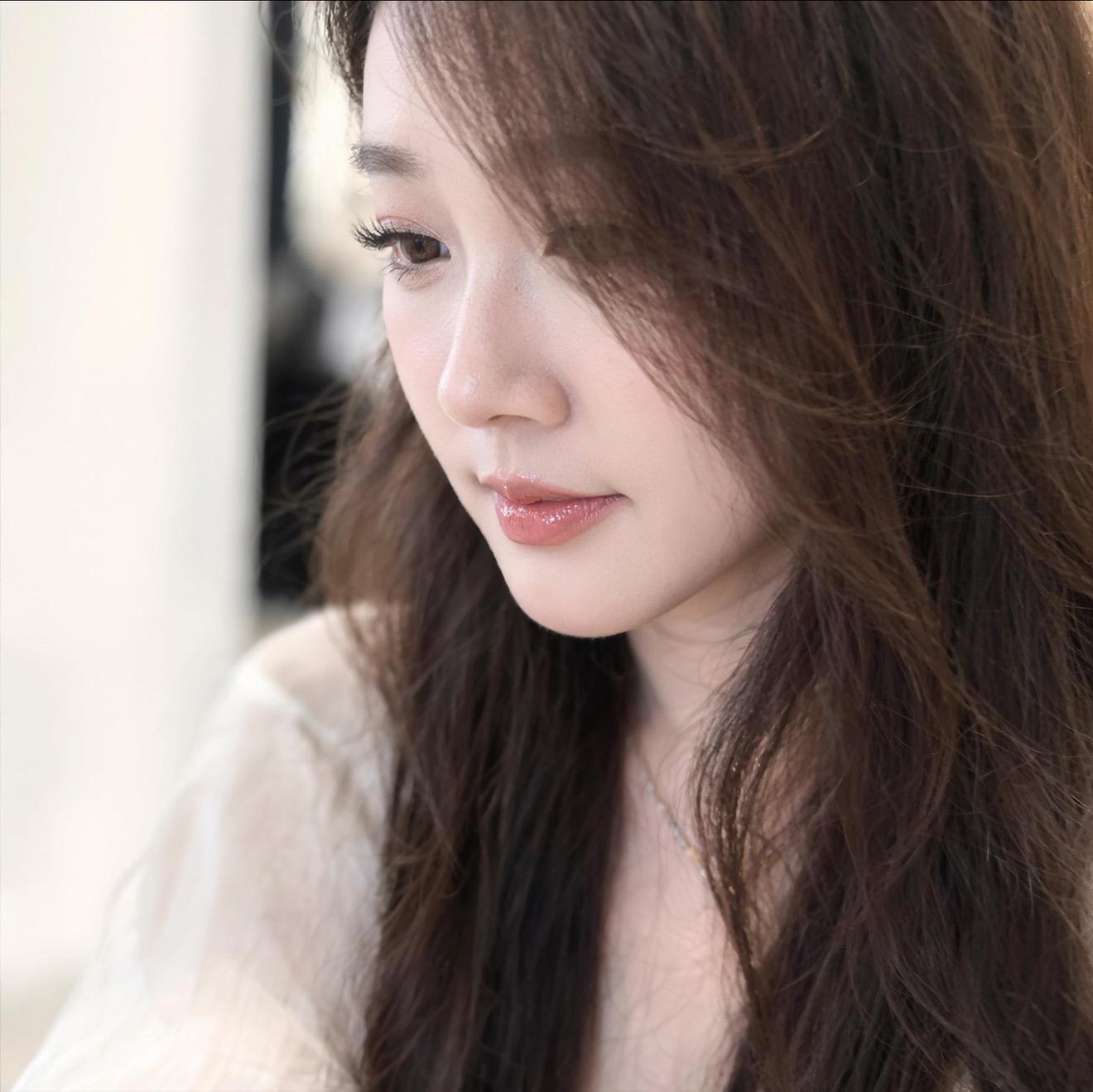 爱应该让人变得温柔和勇敢 而不是时常让人感到委屈和妥协.