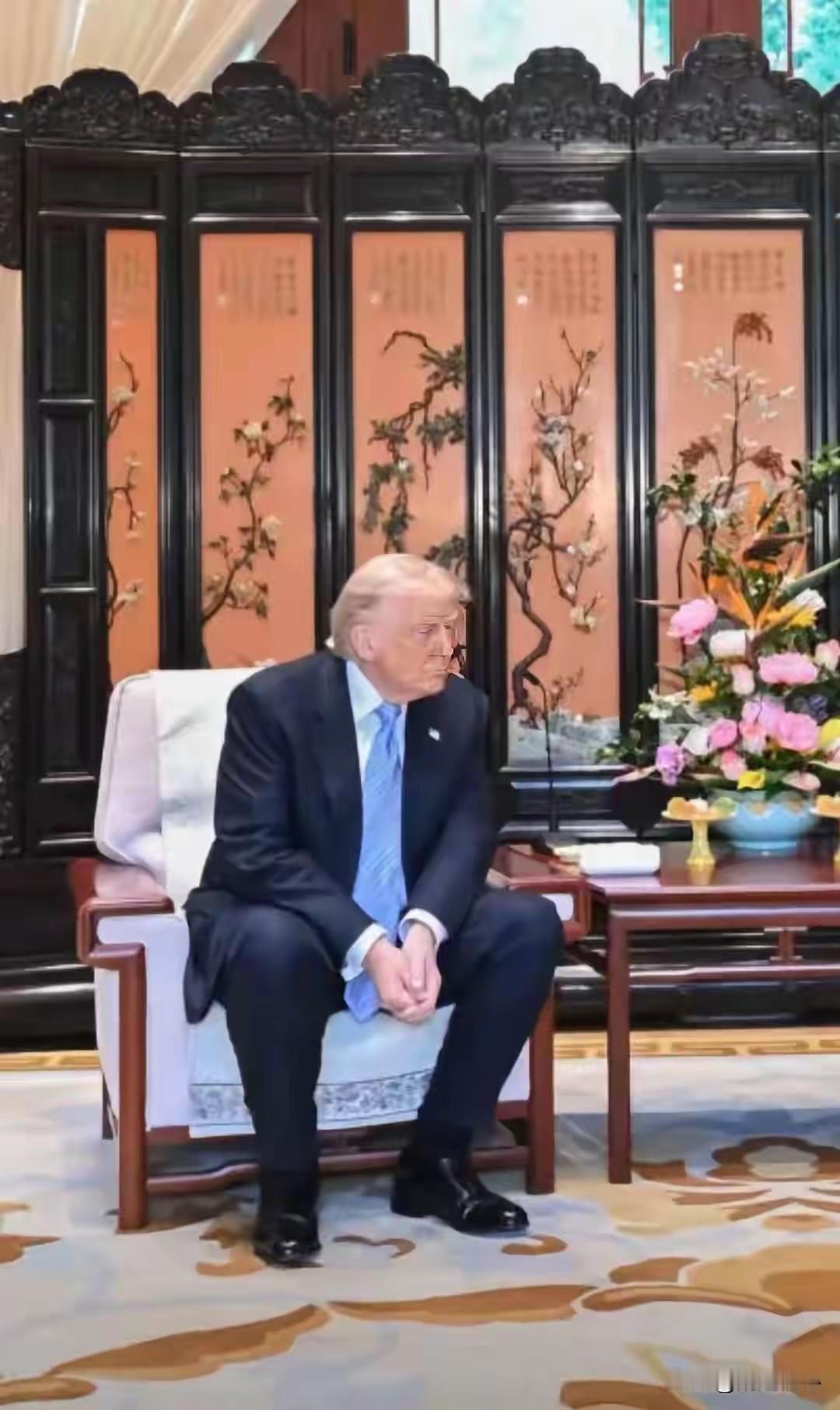 欧洲人真的开始慌了！看似一场没太大结果的会谈，透露出的信息却非比寻常。
当美国感