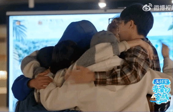 亲爱的客栈全员为沈月庆生幸福都写在脸上，我们月月值得所有美好！亲爱的客栈