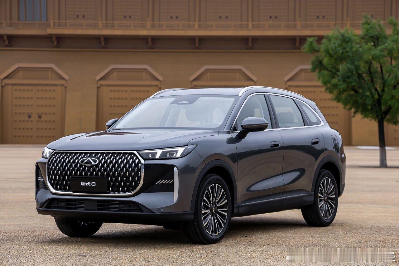 国产SUV里的实力选手，空间大配置高，动力表现均衡，能满足家庭用车的各种场景，性