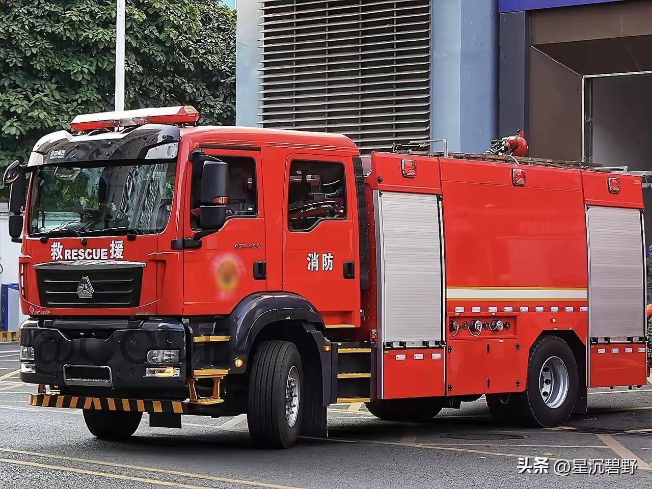 他们灭完了火，却没能回到家
2月19日下午四点多，湖南新化县炉观镇的一场大火被扑