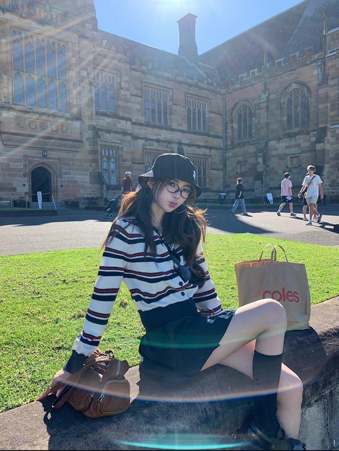 这是最好的时代。在当下这个时代，你只要有一点儿积蓄，或者有一个持续稳定的收入，哪