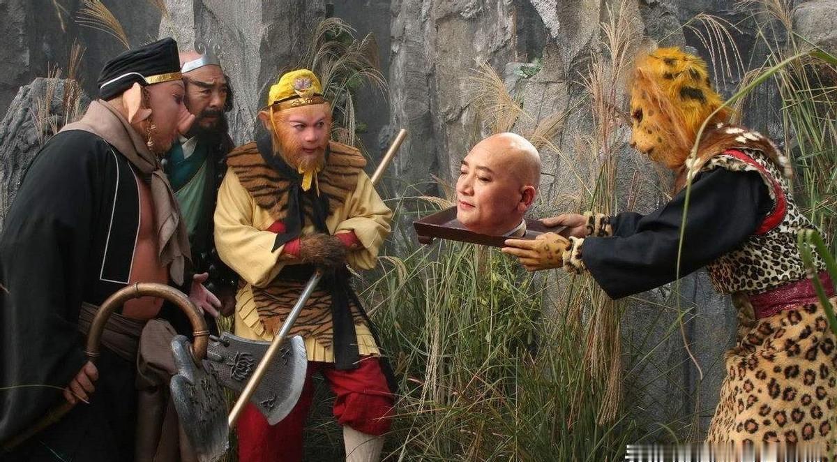 1985年，《西游记》剧组没多久就花光了整整300万元的制作经费，得知这一消息后