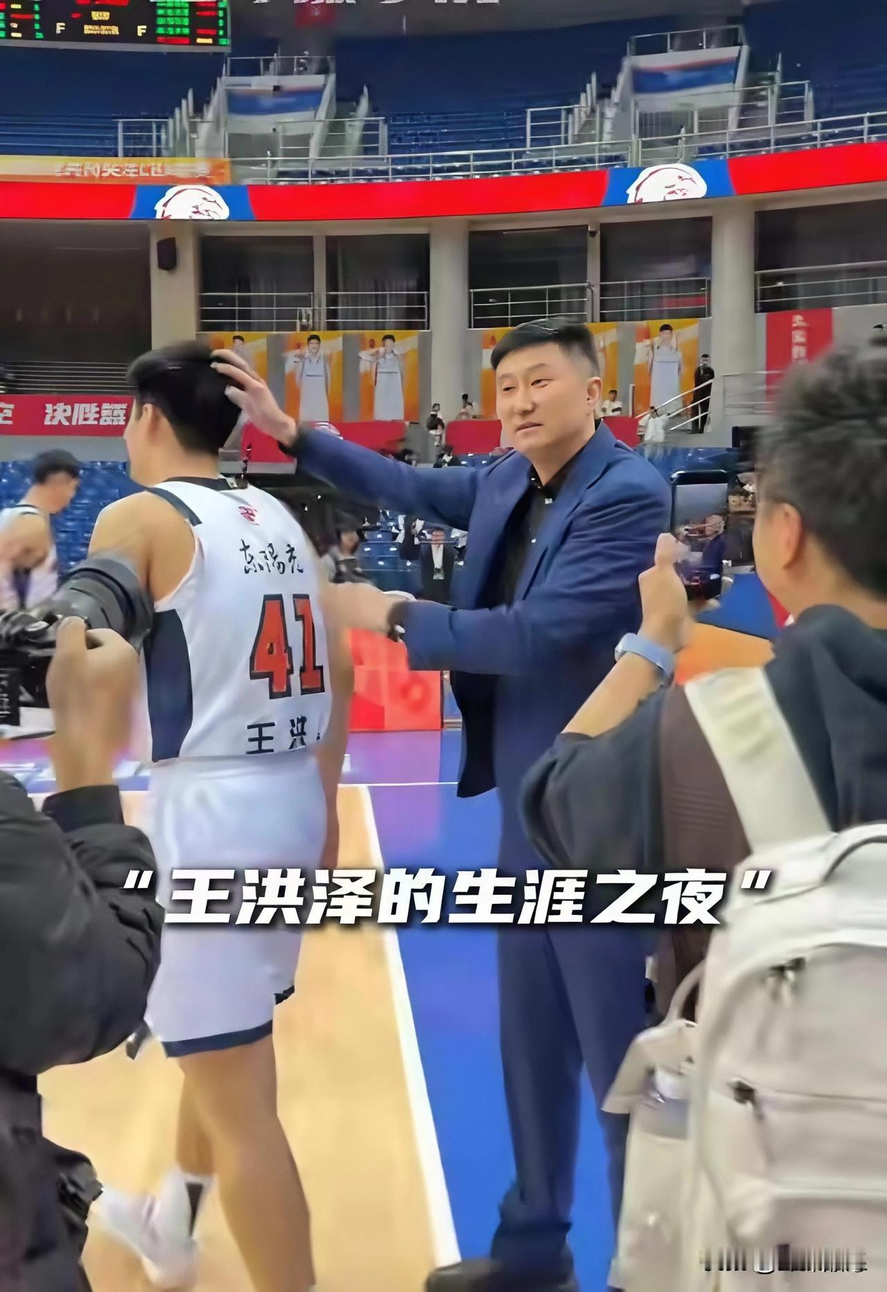 奇兵！
广东宏远今晚在客场通过加时赛以110-105险胜青岛，两队主帅斗法，各出