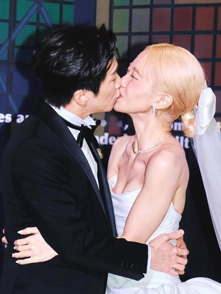 陈汉典Lulu接吻吸得好用力