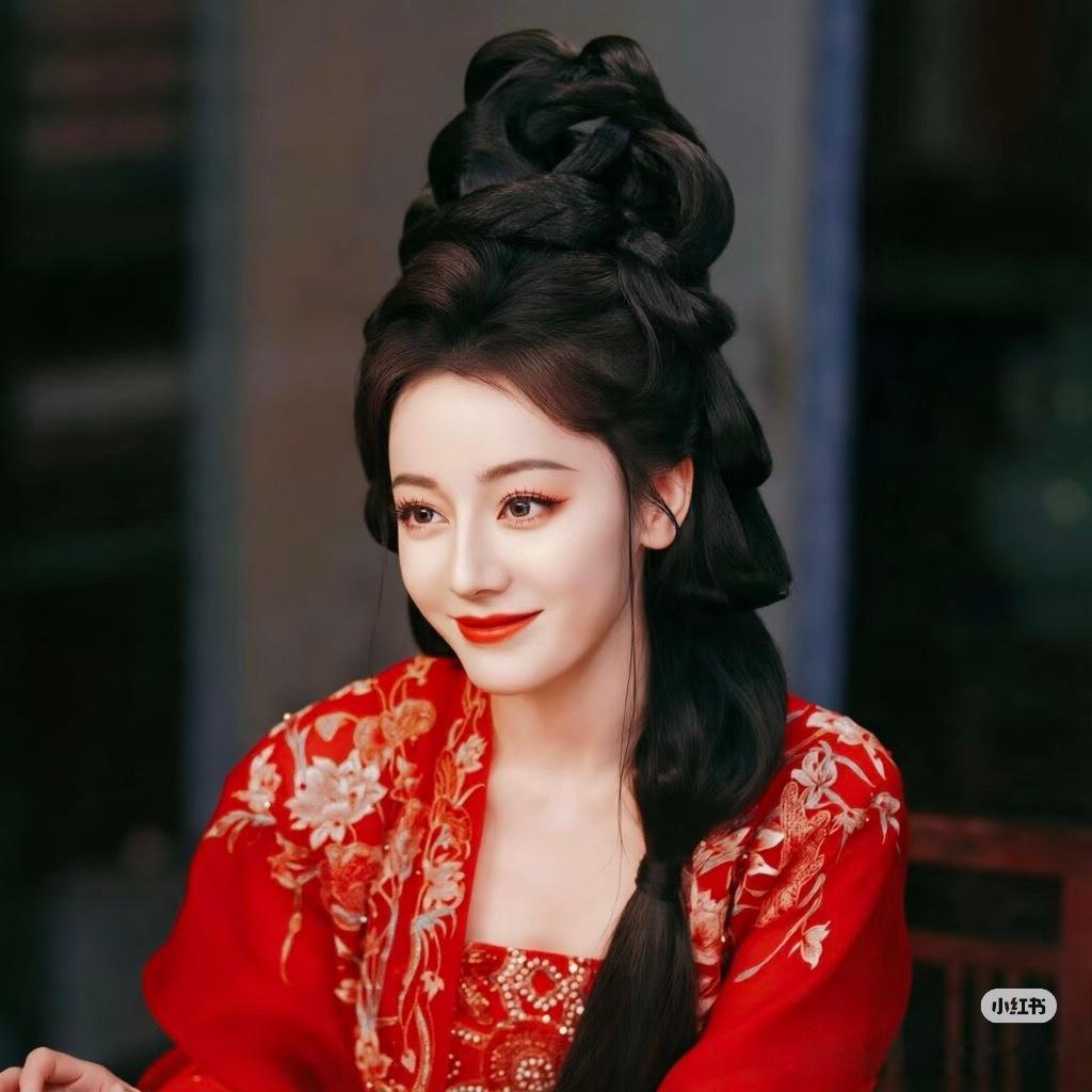 热巴贺思慕解锁色感新体验迪丽热巴贺思慕第一次看到颜色迪丽热巴白日提灯红衣造型你们