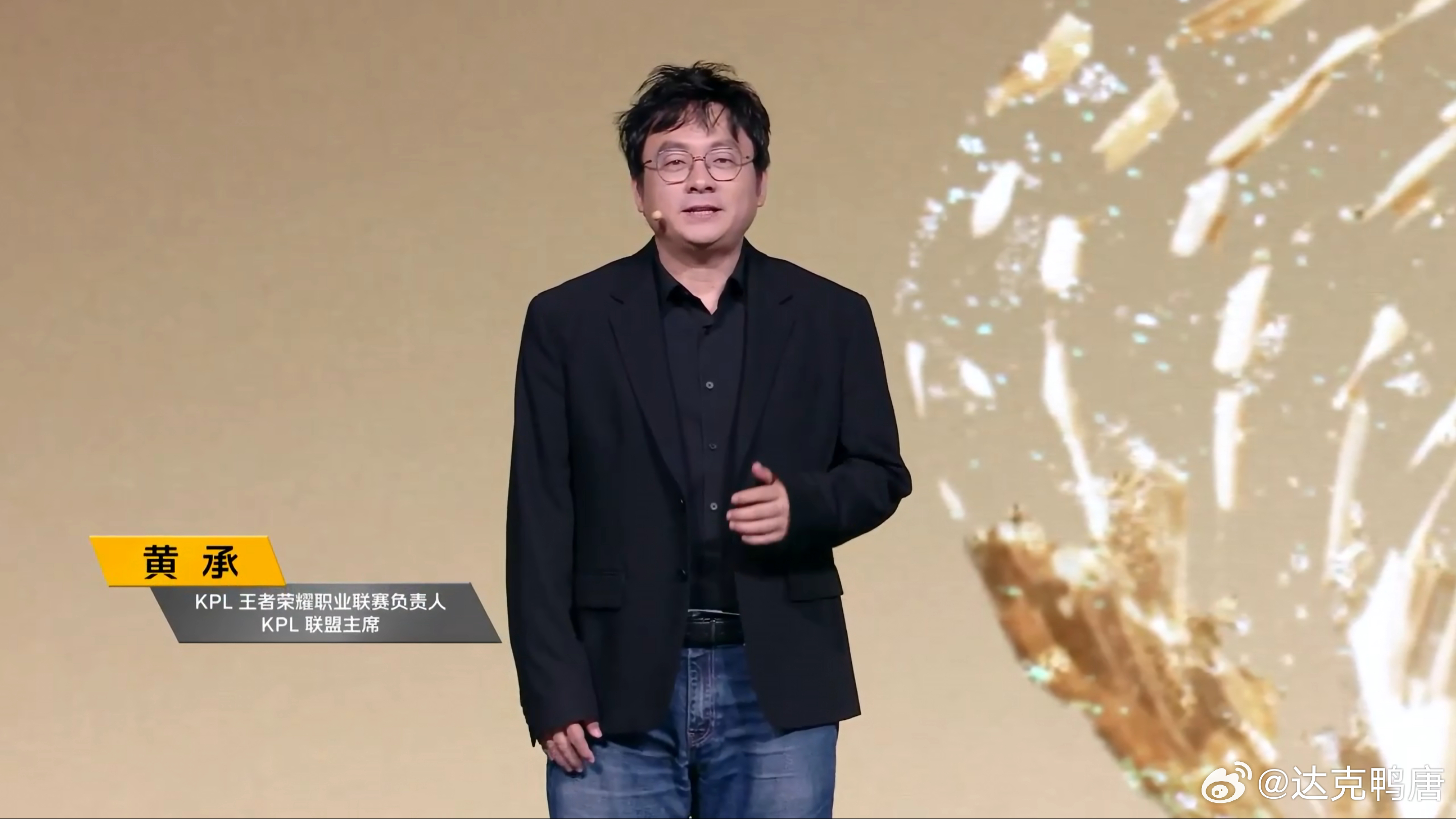 本以为iQOO发布会另竞人期待的是KPL 十周年出征仪式，结果看完发布会一刷微博