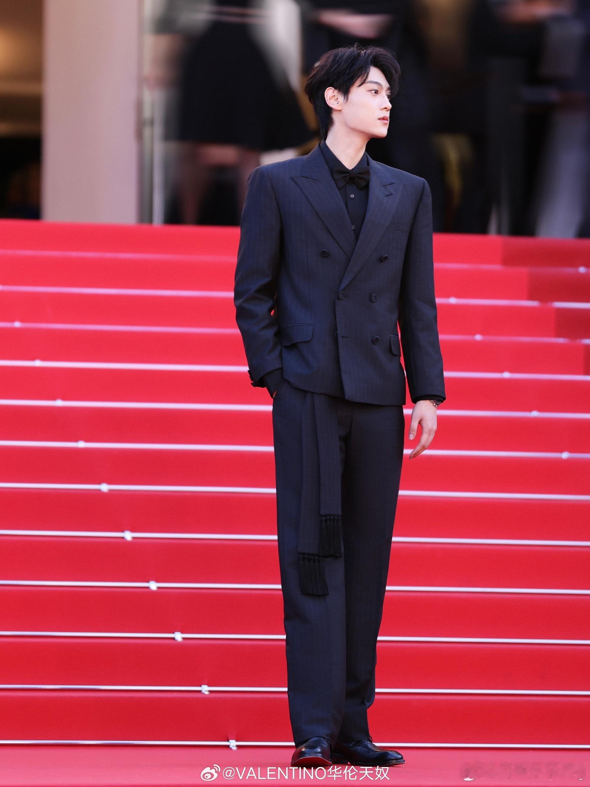 华伦天奴认领田栩宁戛纳红毯身着华伦天奴2026早秋系列 