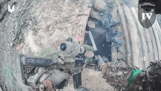 这是乌克兰士兵在打扫战场，抓捕俘虏。
          这是1月6日，从顿涅茨