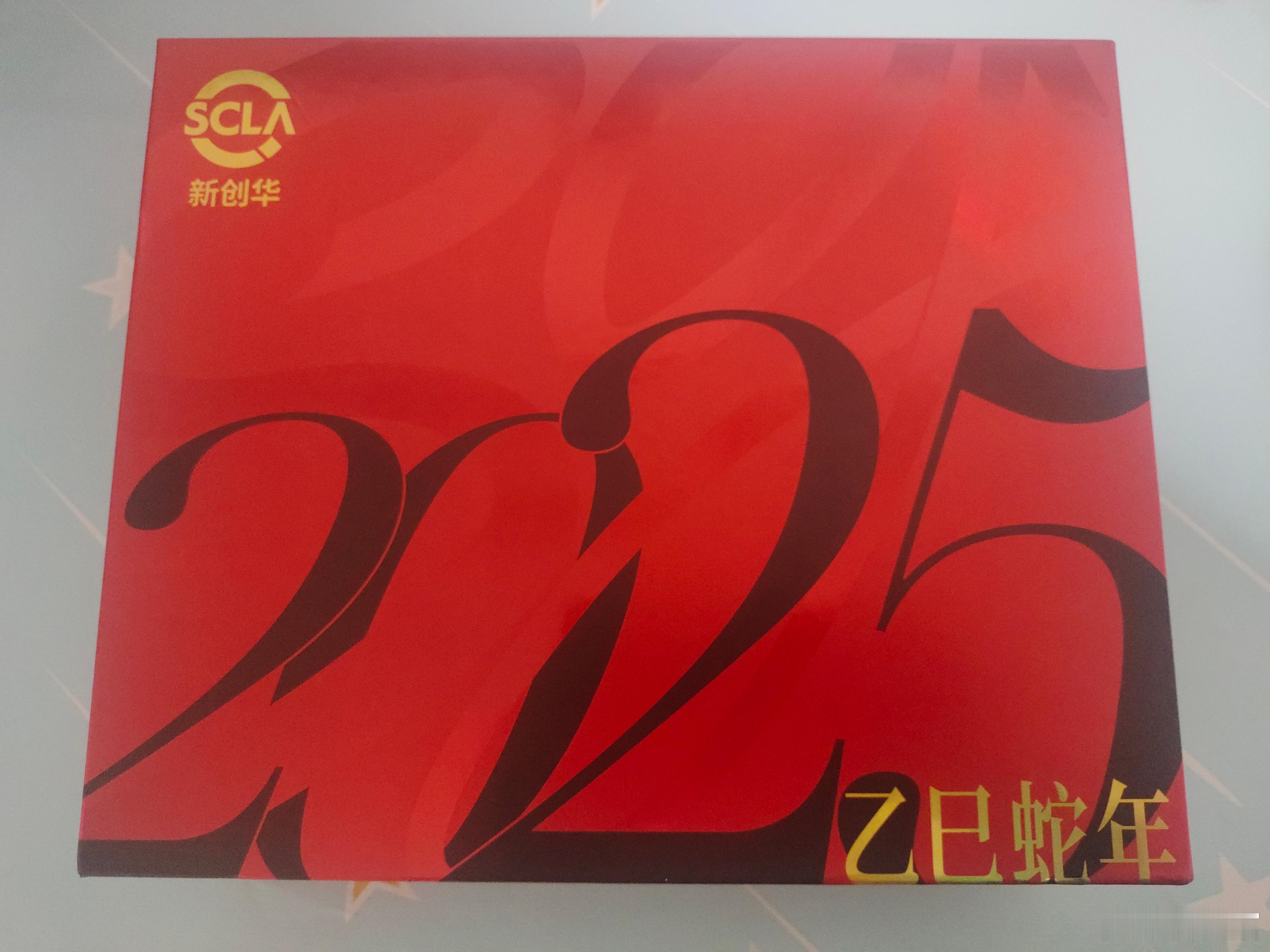 欢迎来到2025年 2025年第一天收到了来自的台历，祝大家元旦快乐，新的一年天