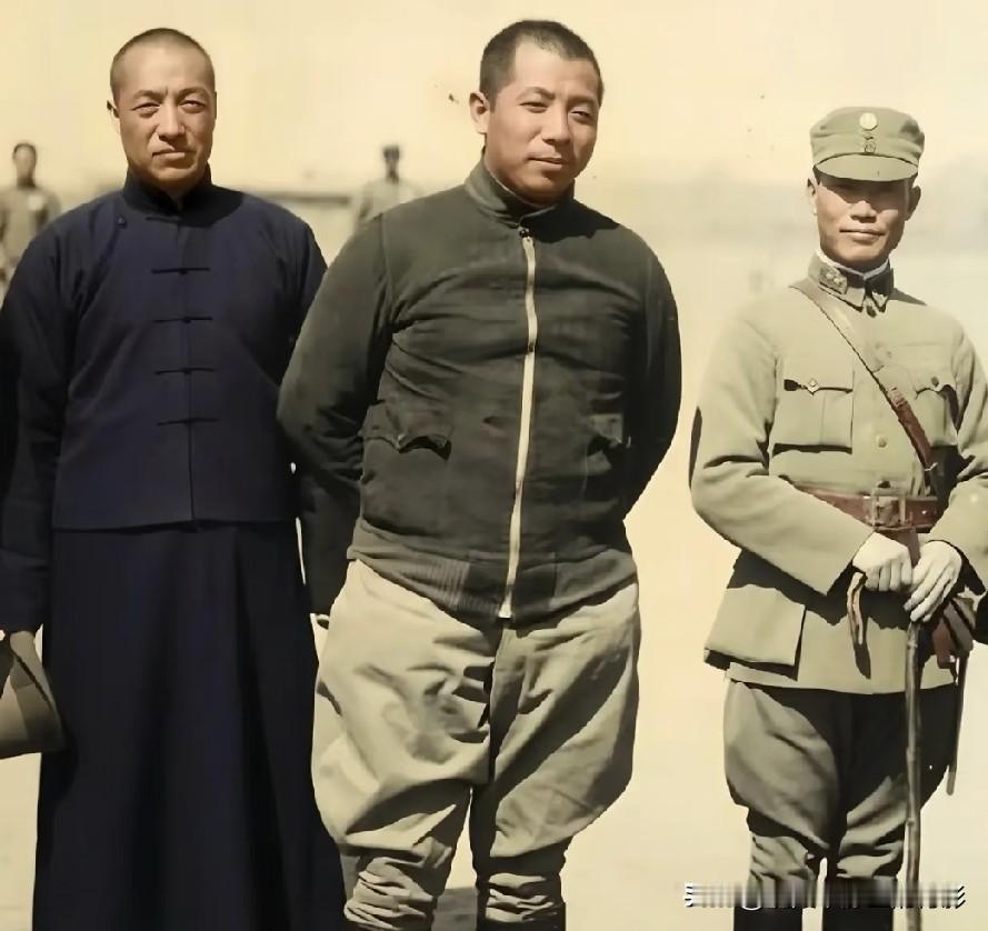 1935年潼关这张合影，三人各怀心思，张学良此时心中最迫切的想法是什么？
