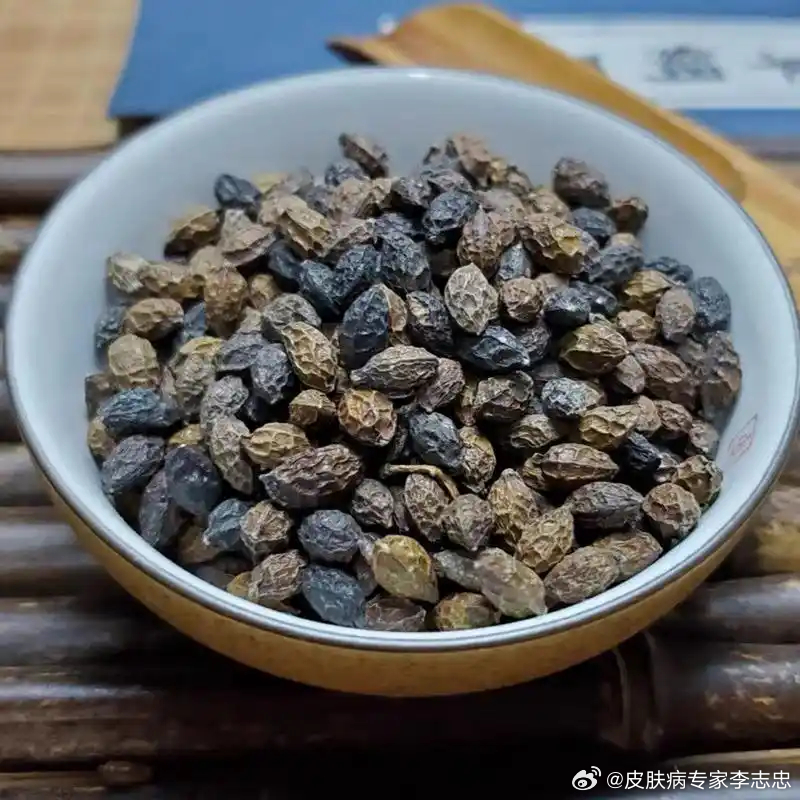 治疗滴虫性阴道炎[组成] 鸦胆子20-30粒打碎，苦参30g，花椒10g[制法]