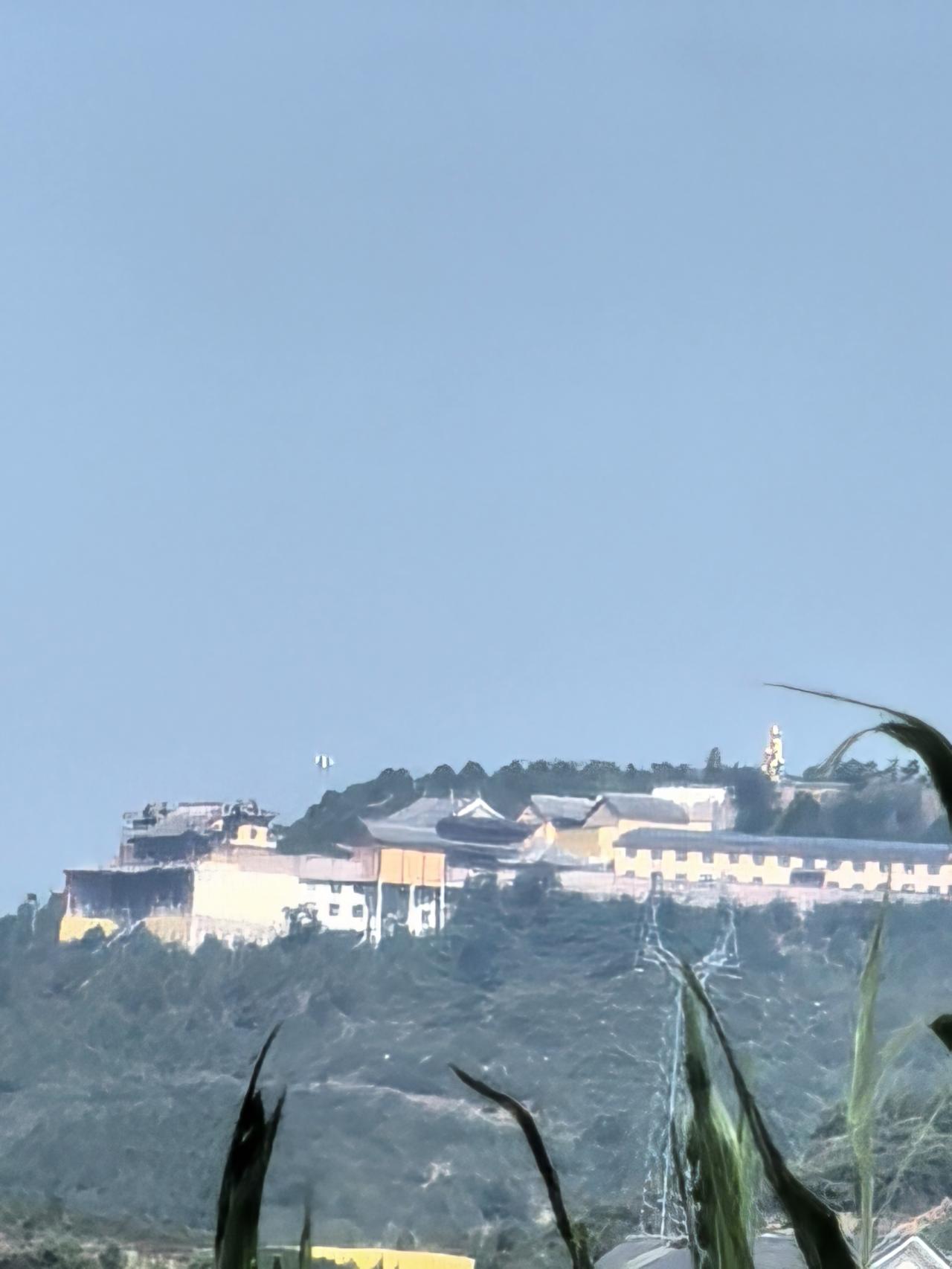 阴雨天气远眺和合寺！