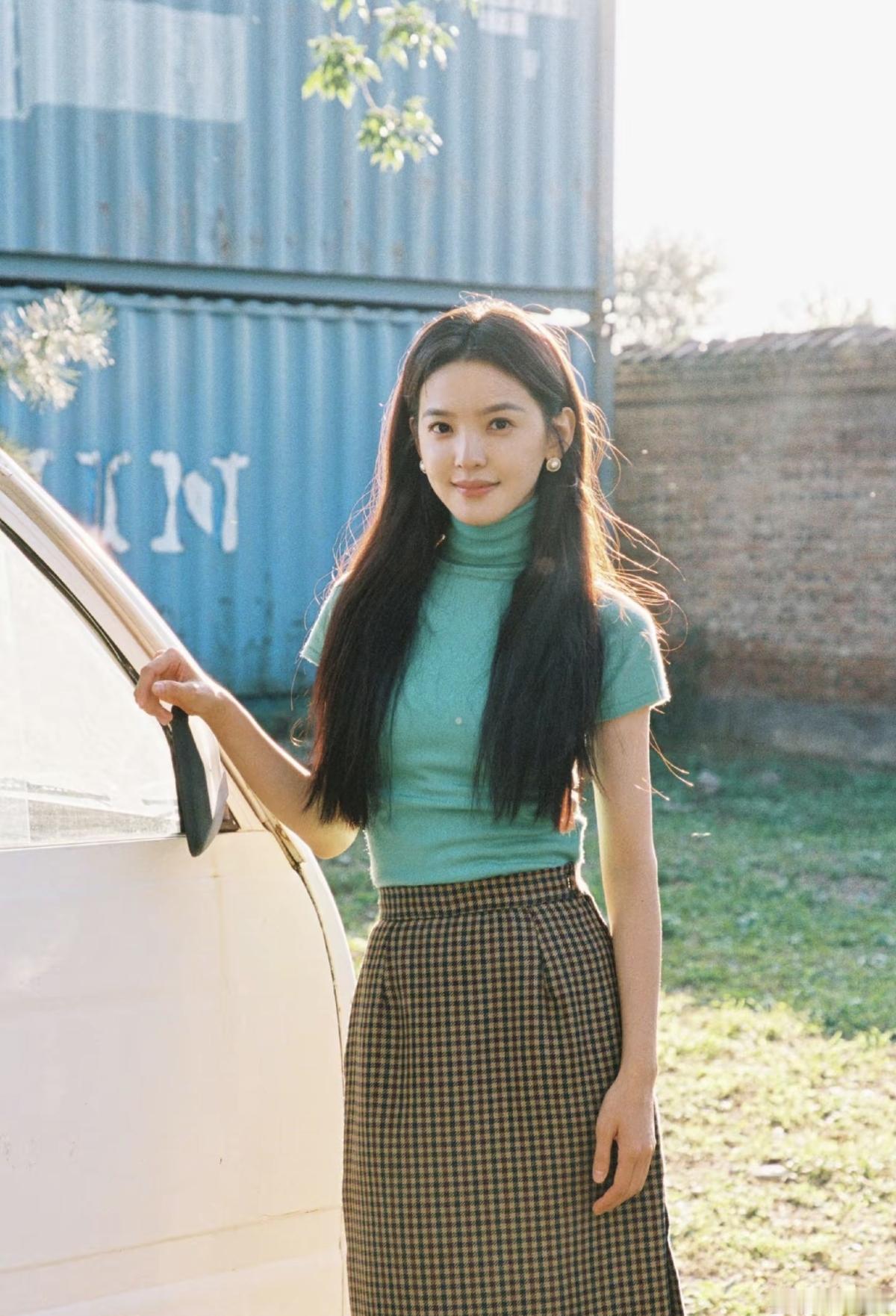  章若楠的复古瞬间，是旧时光里走出来的清甜女孩[比心] 跟着章若楠，重回九十年代