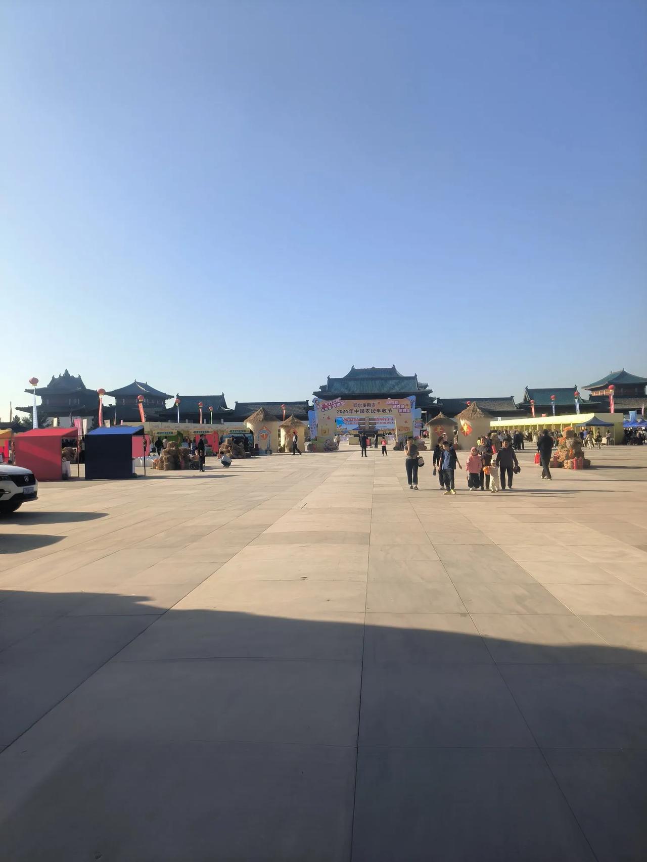 别看国庆期间红火热闹，国庆过后其实一地鸡毛。国庆七天，明天就是最后一天，也是返程