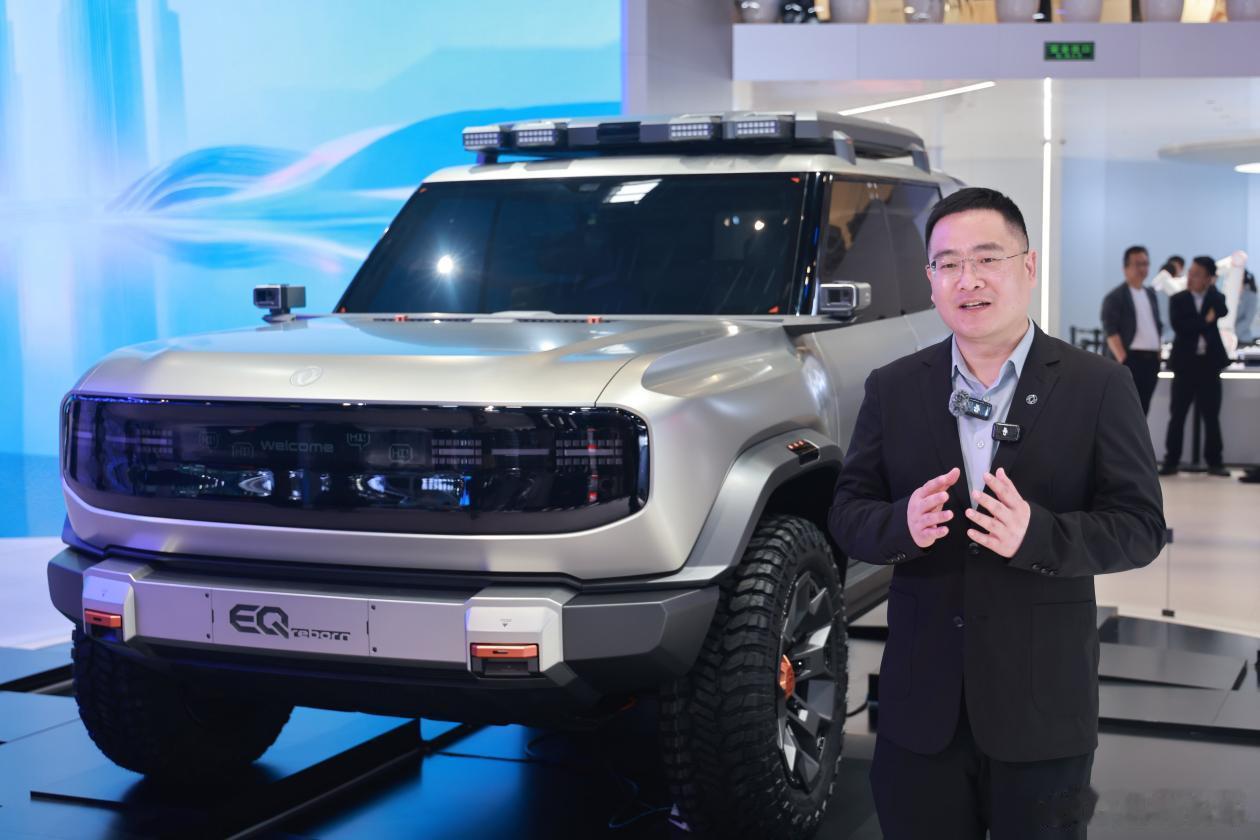 2026北京车展，东风风神以“智慧家享汽车品牌”全新定位亮相，携L7、L8等新能