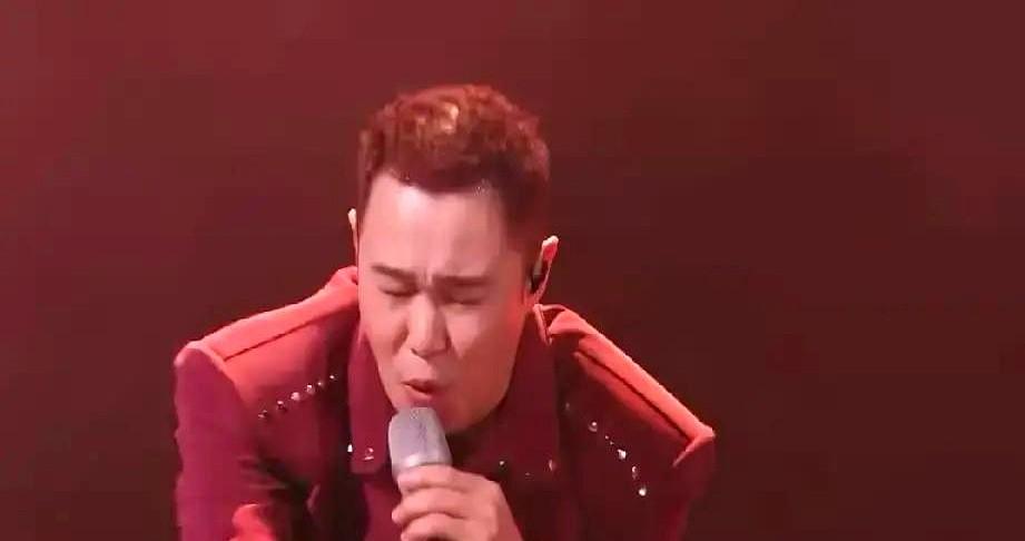 小沈阳一开口，全场都愣住了。这嗓子，简直是来“砸场子”的。

现场听过他唱歌的人