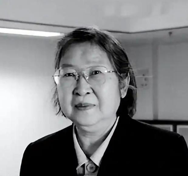 1996年中央军委决定给李敏副军职待遇，她说：我父母是我父母，我是我。感觉自己受