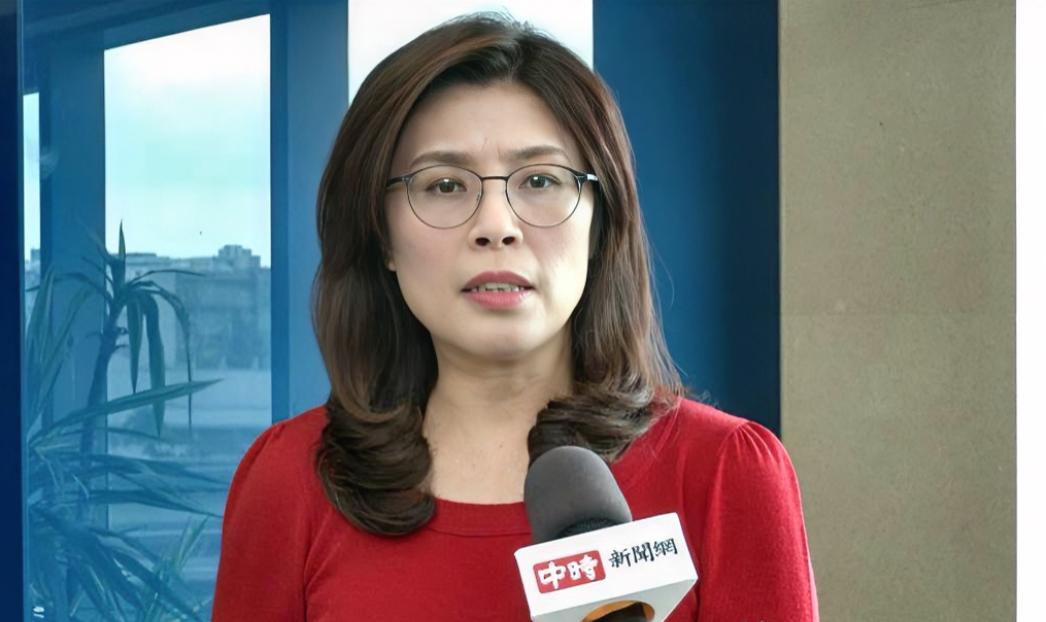 郑丽文高喊着要 “尊严”、要 “对等” 进京，很多人以为这是两岸谈判的筹码。错了