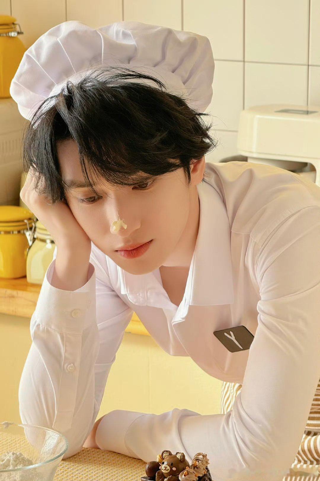 #严浩翔鼻尖抹奶油##严浩翔自拍vs他拍#挑战一张照片爱上严浩翔 ​​​
