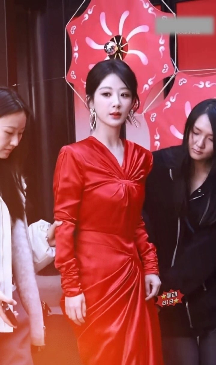 杨紫红裙好明媚杨紫红裙美成这样，好明媚啊气质女王！ 