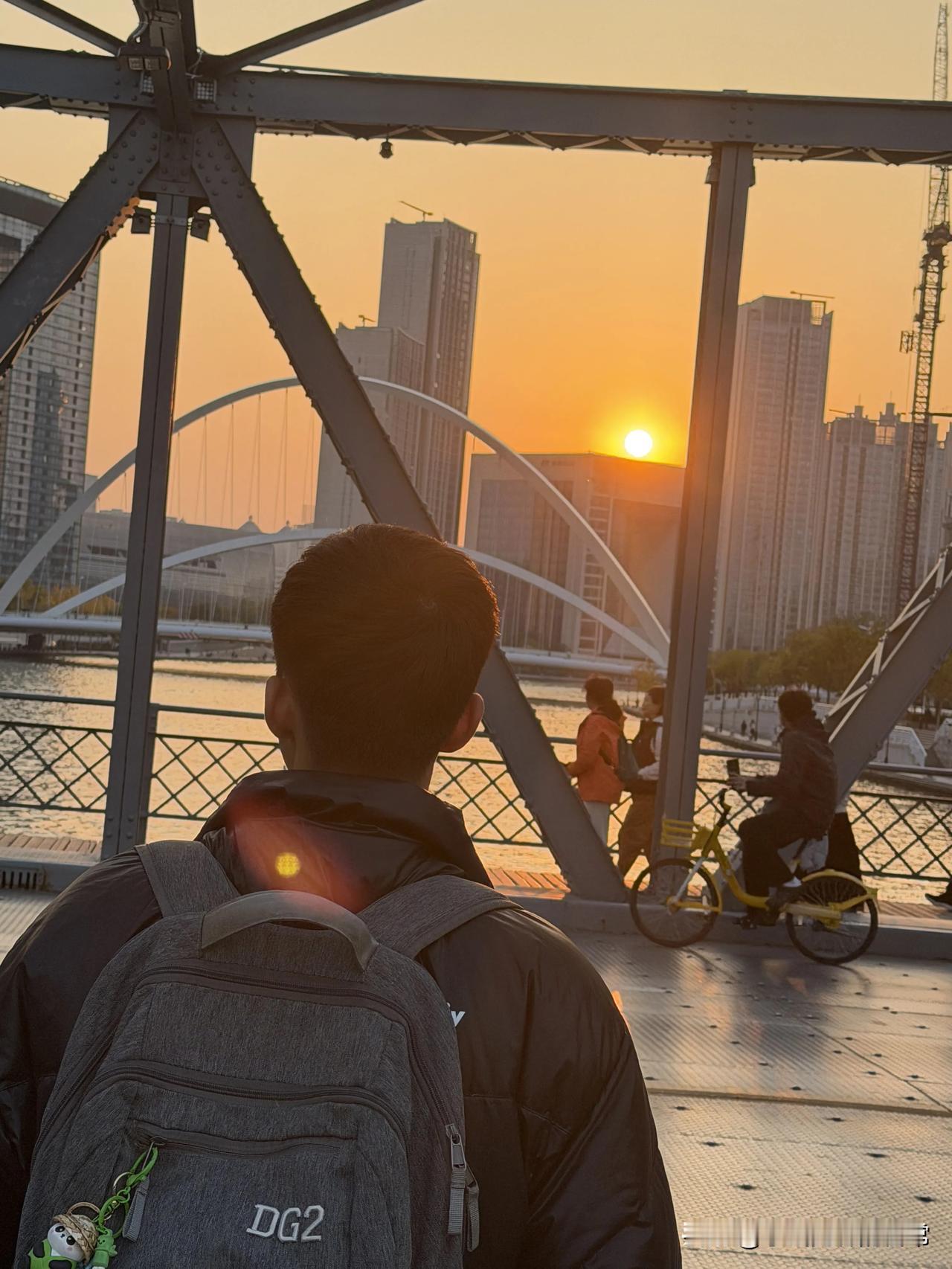 分享我这周有趣的事：
1.去了3个城市:成都 北京 天津

2.陪室友去成都跑马