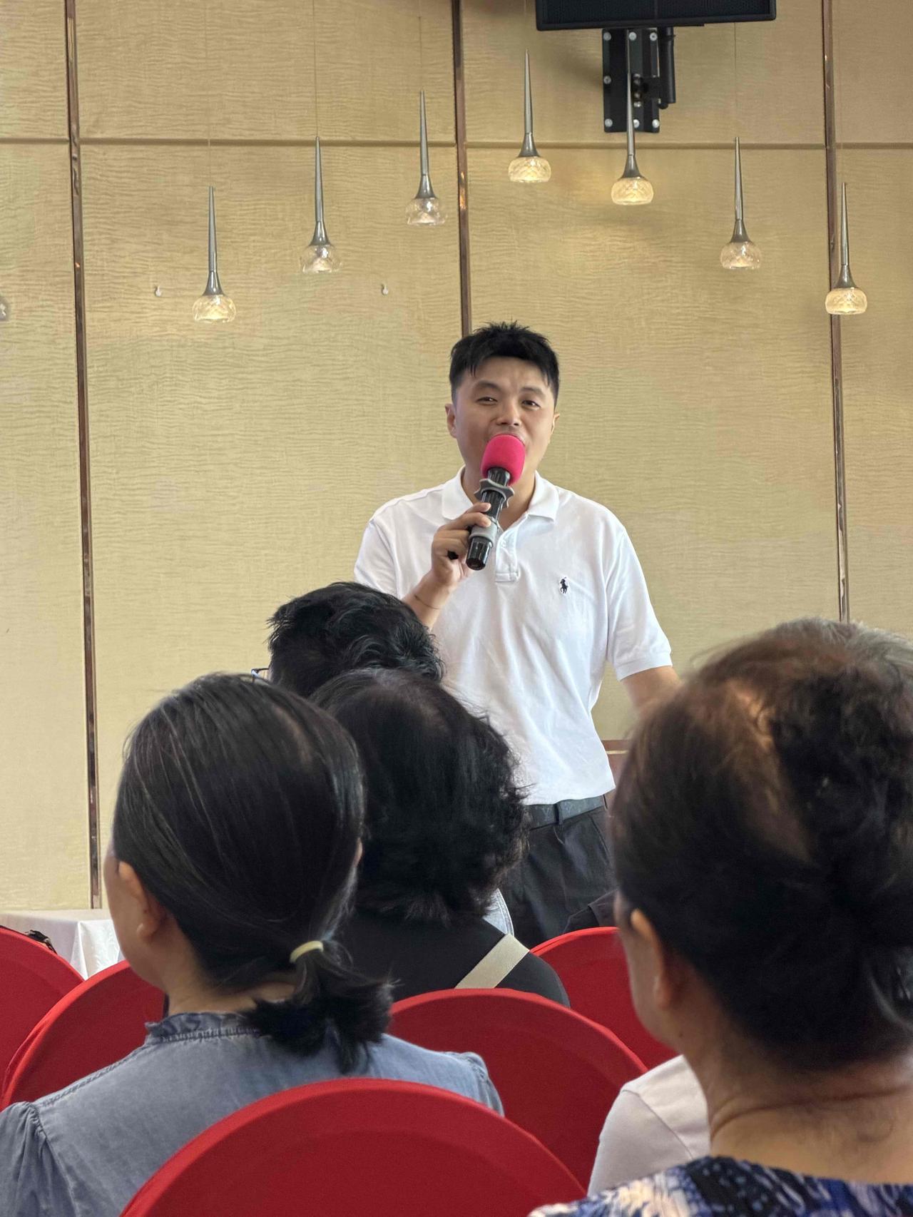 今天上午9点，我在西安南门外的陕西会客厅，参加陕西携程旅游公司，举办的东北旅游线