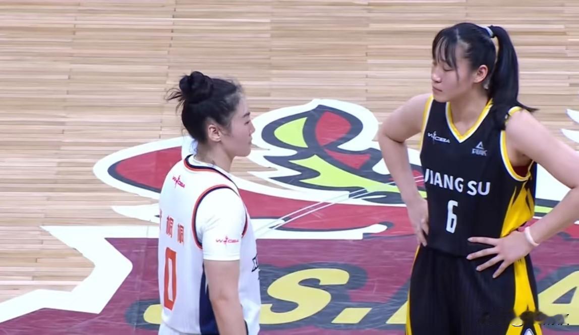 果然不出我所料，缺兵少将的江苏女篮主场不敌渐入佳境的新疆女篮！
早在比赛前，小编