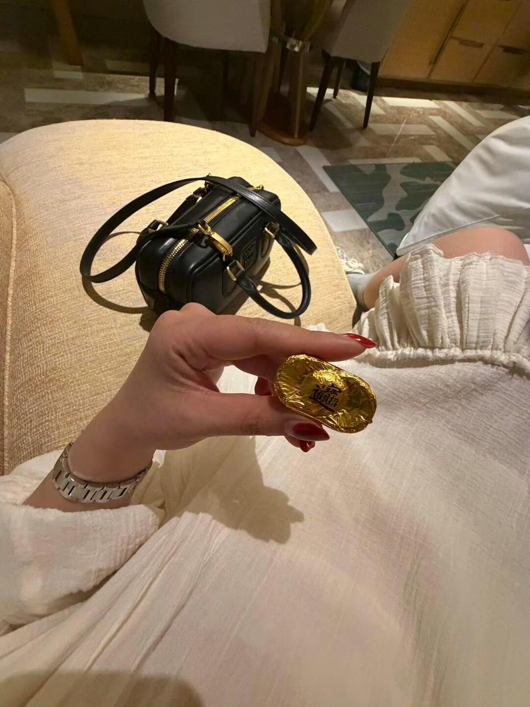 幸福的人不带攻击性，不幸的人总想把自己的不幸带给所有人。