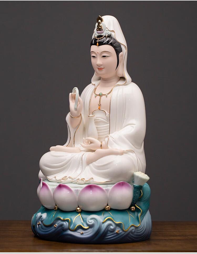 观音菩萨是大慈大悲的救世主
为了让众生脱离苦海
她放弃了绝好的成佛机会
宁可倒驾