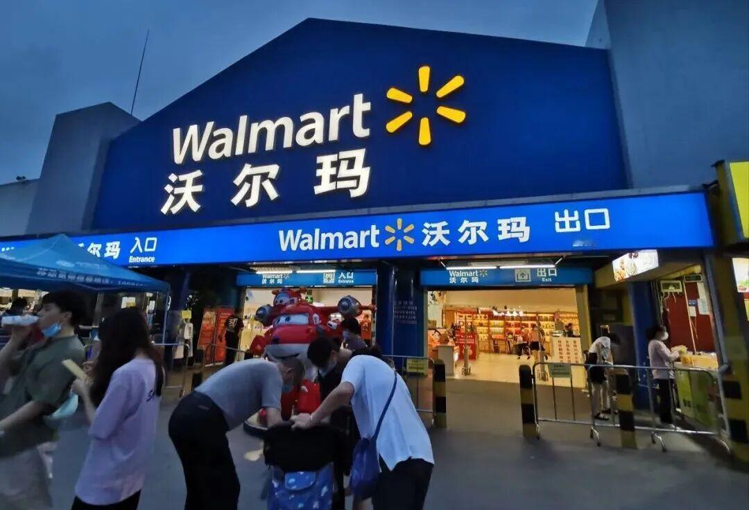 沃尔玛不执着于AI入口
过去的沃尔玛曾经错失了电商时代。曾经的沃尔玛非常依赖线下