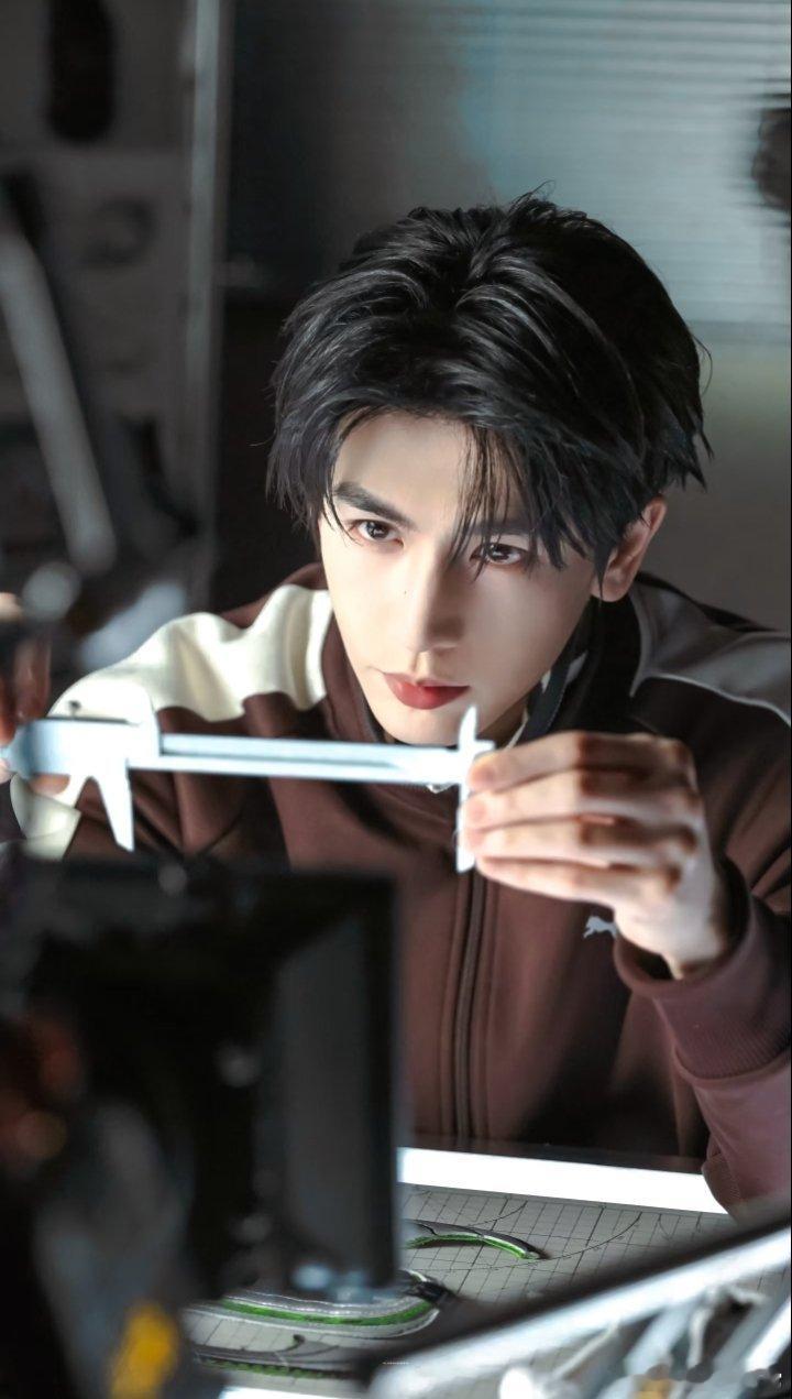 如何嫁给张凌赫论文发表了用DSGE算追张凌赫概率，不如用这功夫搞自己的人生，追星