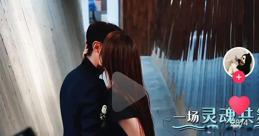 不懂玫瑰的故事为啥把霍建华和刘亦菲这么唯美的吻戏删掉[融化][融化][融化] ​