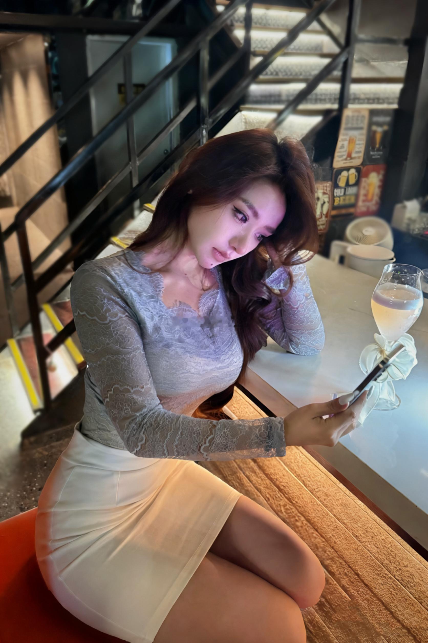 我明白要你爱是荒谬的要求 