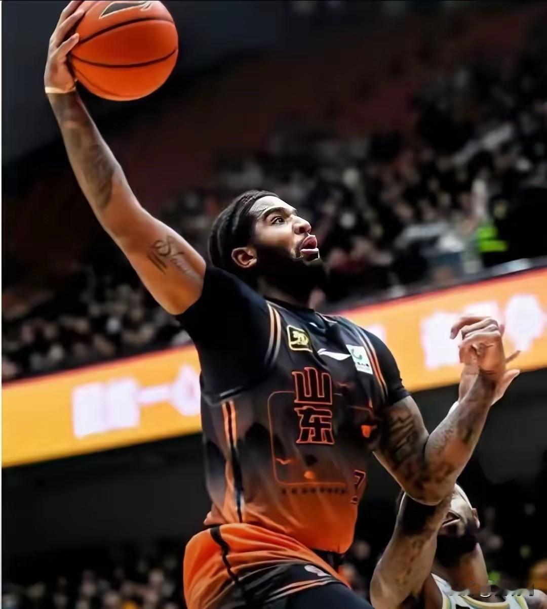 山东男篮主场6分输给了上海，季后赛对阵辽宁，比赛肯定有的打。
本场比赛，小外援约