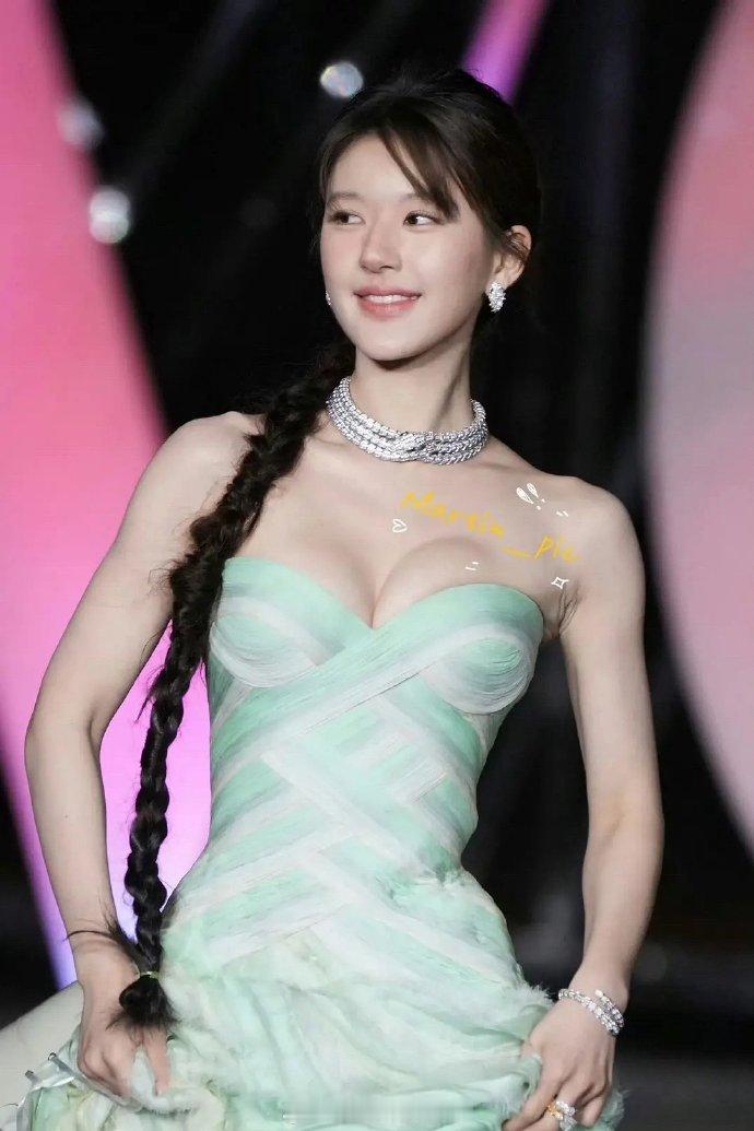 为了吸引眼球，真是拼尽全力。 ​​​