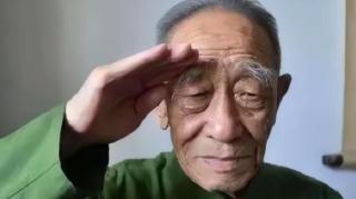 他是飞夺泸定的营长，却被当“汉奸”批斗二十年，杨得志登门见其惨状，当场写下一行字
