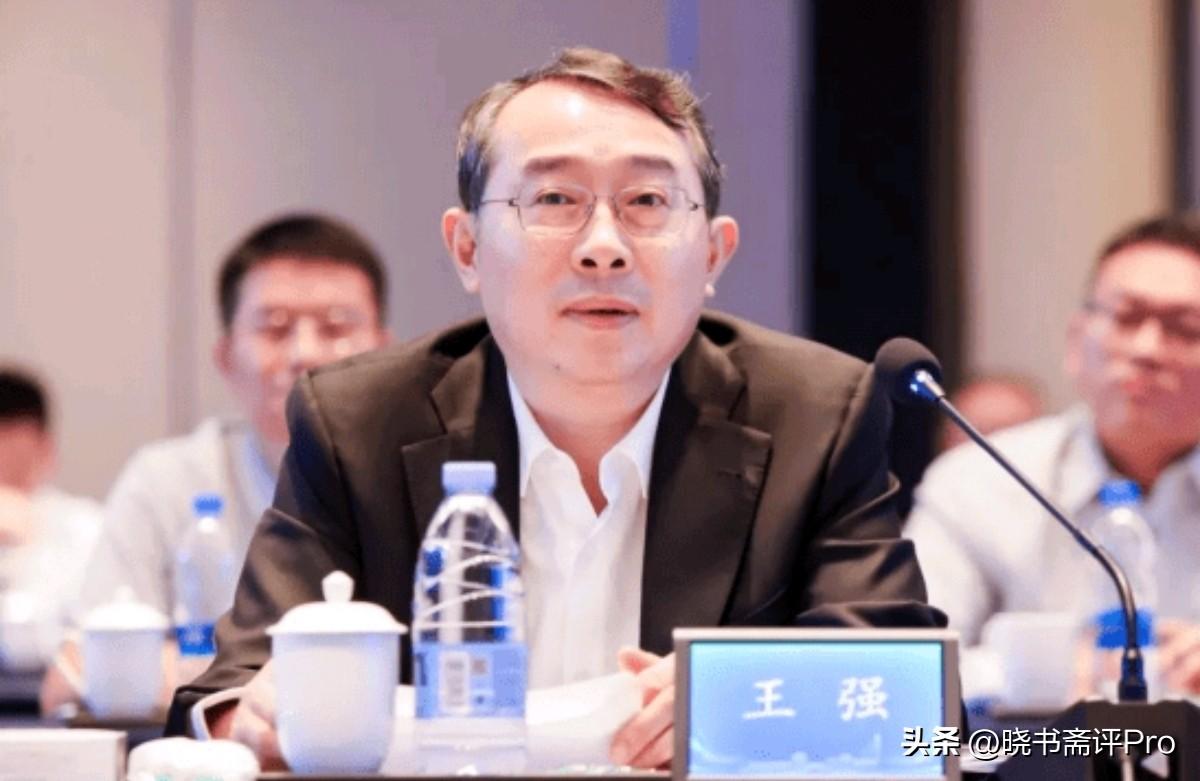 与其等着被查，还不如主动投案自首！老上级马兴瑞被双开之后，深圳市委原统战部部长王