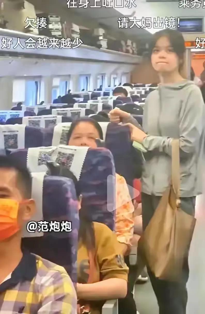 近日，在桂林到昆明的火车上，网友吐槽有个眉清目秀的小姑娘在中途去了趟厕所，回来后