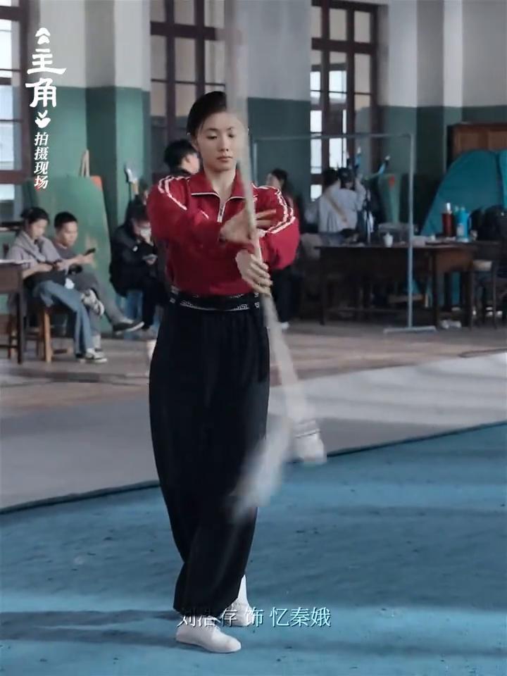 公主角拍摄现场。
刘浩存饰忆秦娥。
拍摄间隙练习中，重复练习总有成功的那次。第一