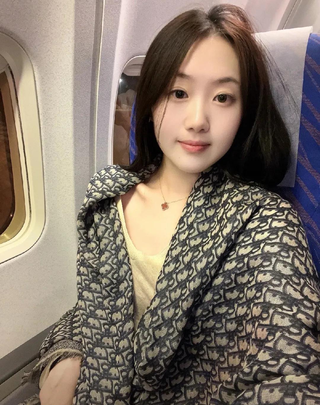 我已过三十，心中依旧渴望爱情的滋养。在这个看似繁华的世界，寻找一个懂我、疼我的好
