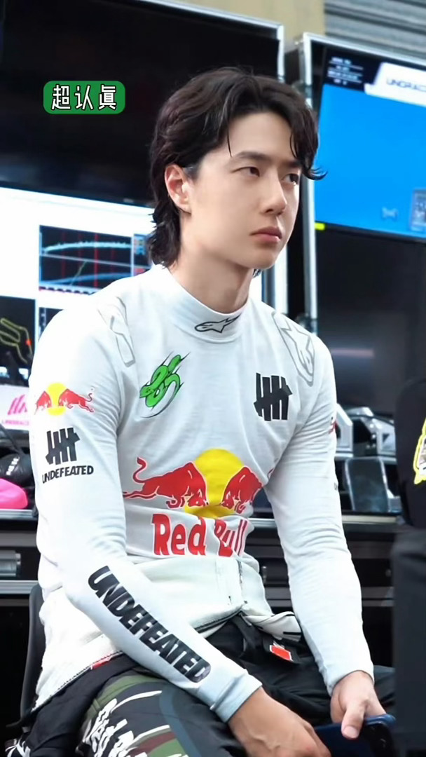 王一博小表情看的我心都化了！！！！ 