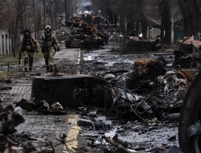 俄乌冲突都快结束了，美国才反应过来，原来中国三年前是对的。


首先是因为自己的